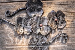 Ručně kovaná železná dekorace ve tvaru čtyřlístků