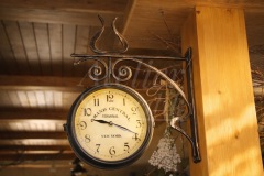 Kovaná konzolka na nástěnné hodiny