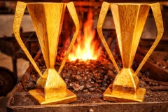 Kované vítězné poháry pro sledge hokej