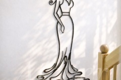 Kovaná nástěnná plastika – žena