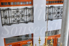 Zakázkové kované zábradlí sladěné s interiérem hotelu ve Zlíně